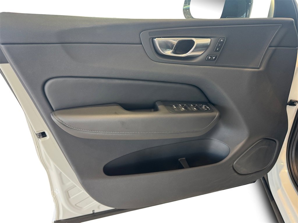 Certified 2025 Volvo XC60 B5 Plus image 10