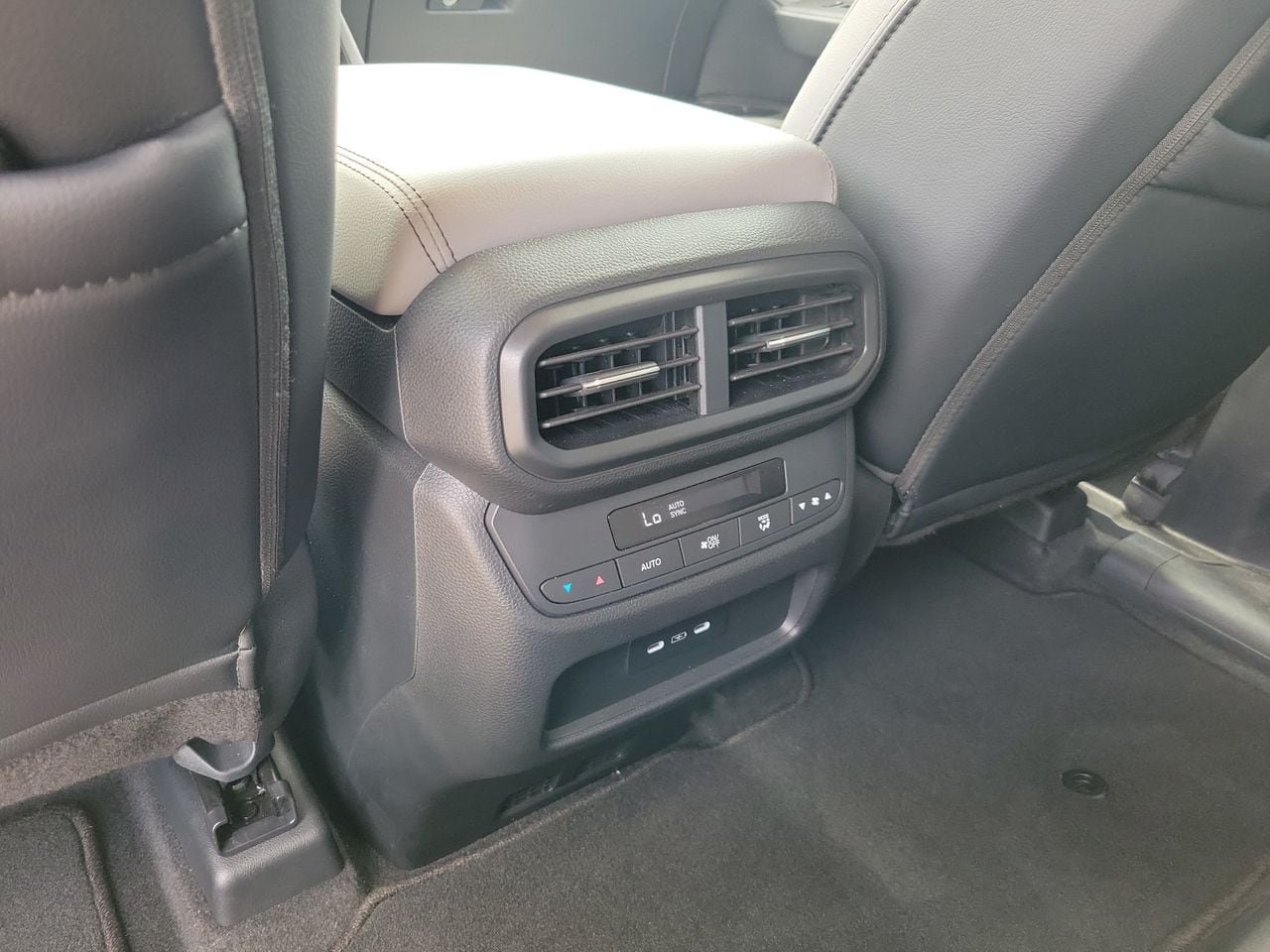 Used 2025 Honda Pilot EX-L image 11