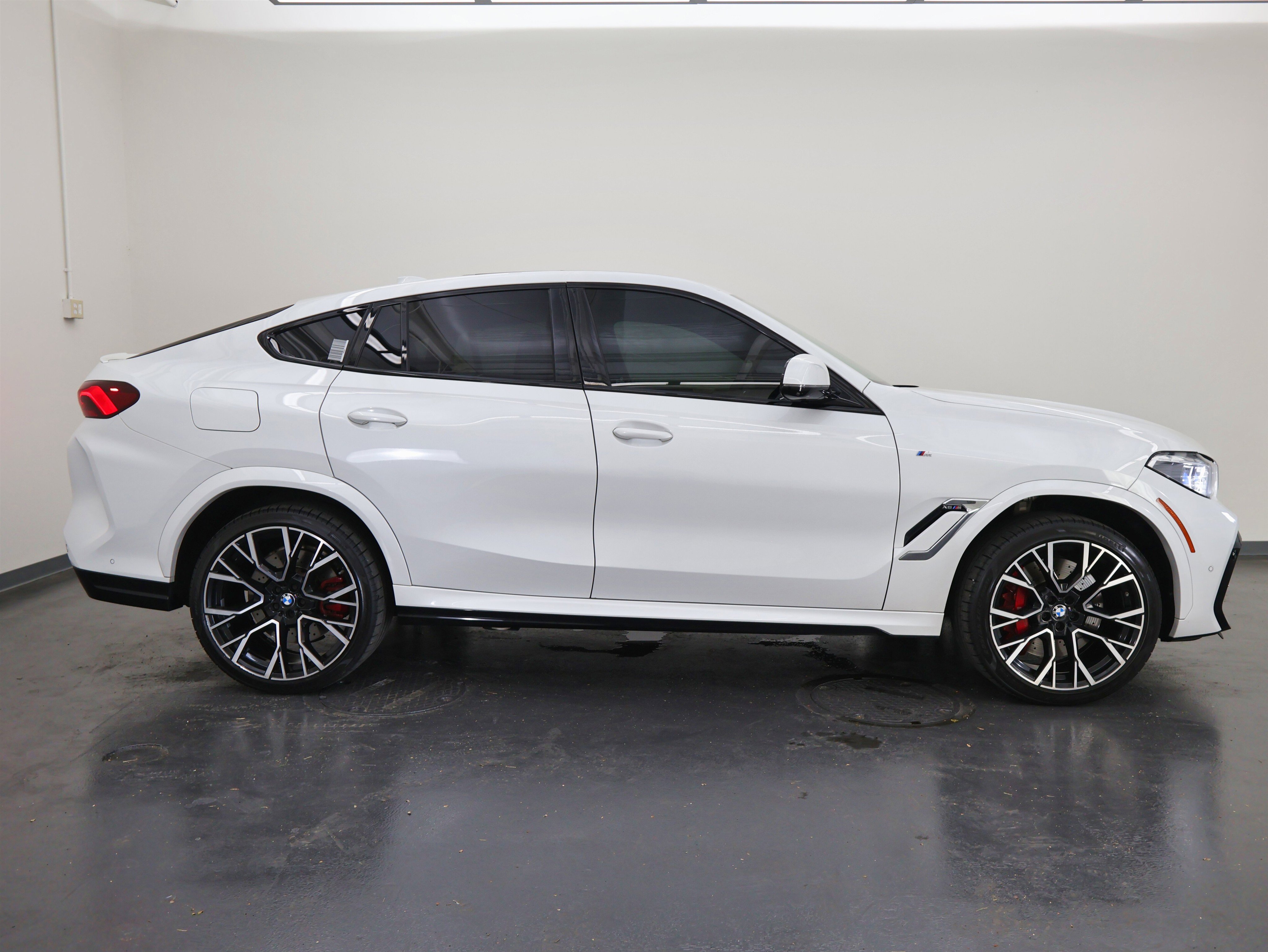 Used 2021 BMW X6 M w/ Executive Package image 2