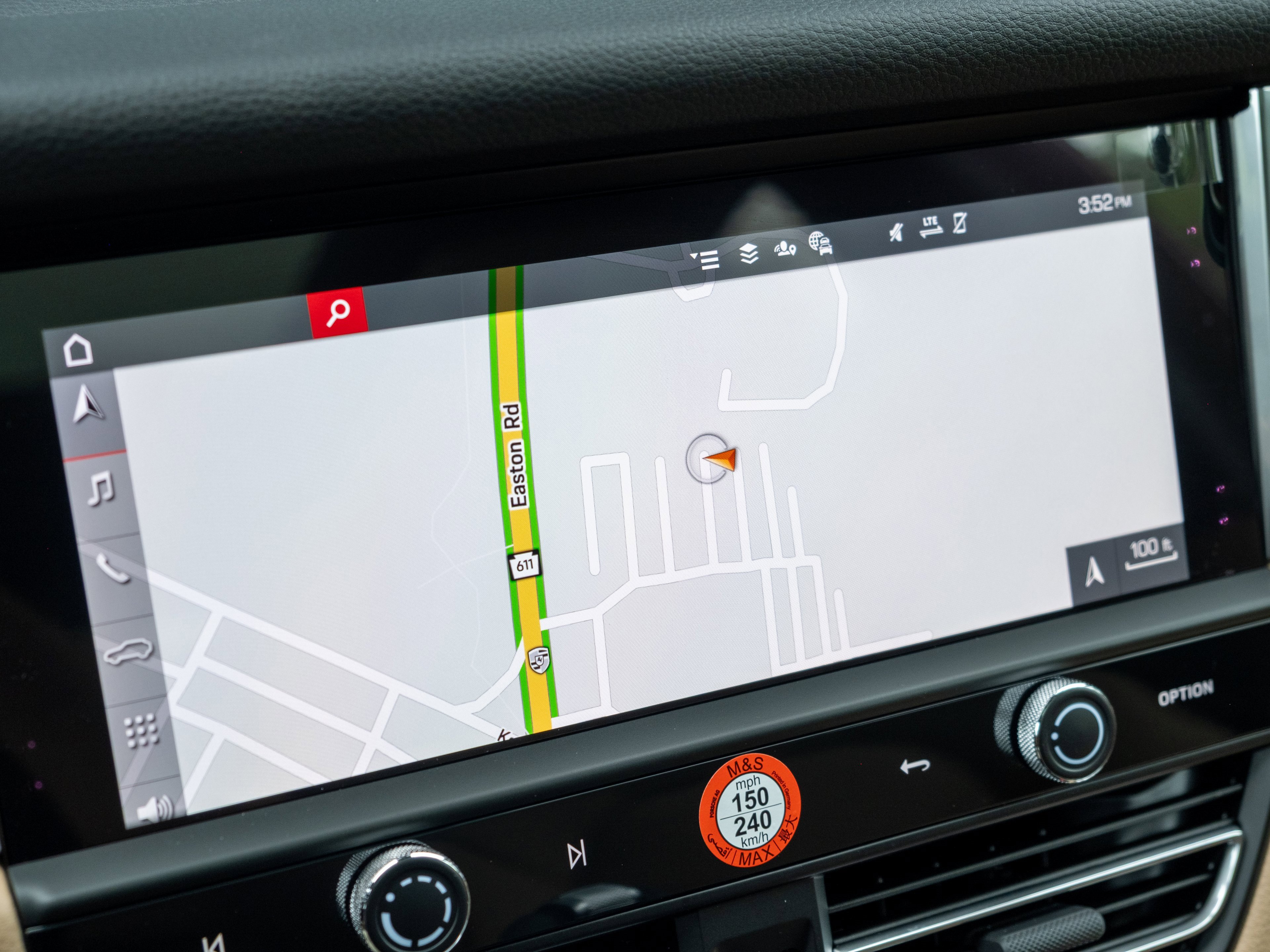 Certified 2025 Porsche Macan image 28