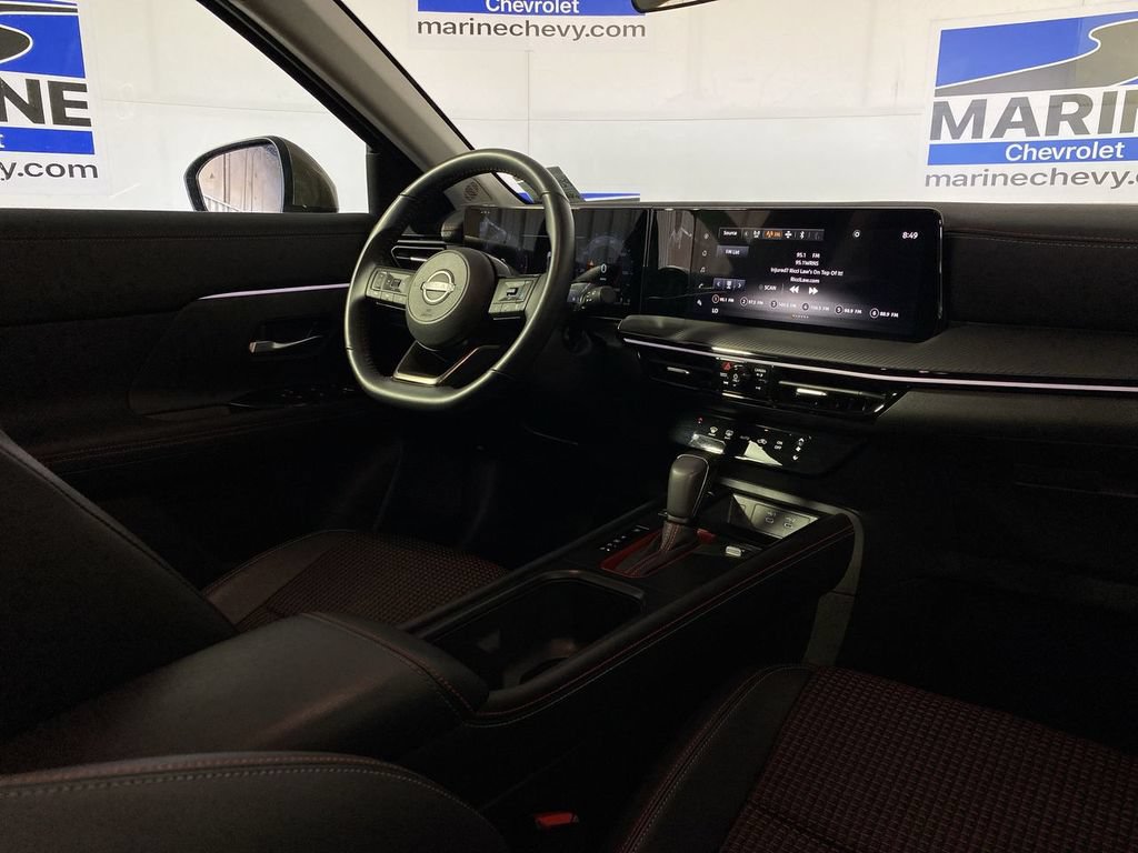 Used 2025 Nissan Kicks SR FWD image 25