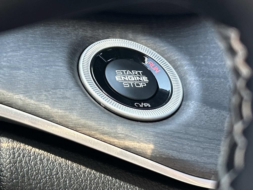 Certified 2025 Jeep Grand Cherokee Limited AWD/4WD image 26