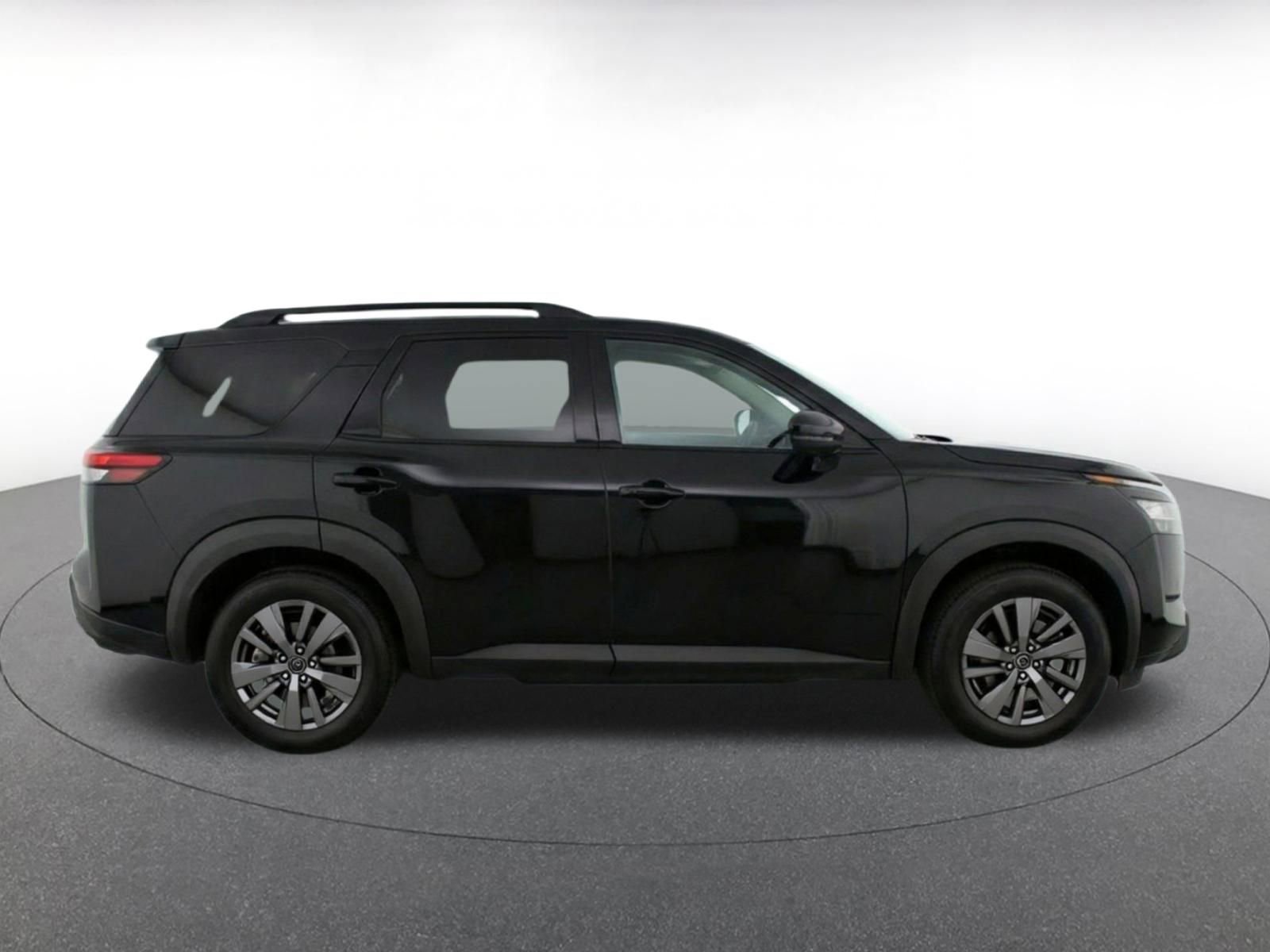 Used 2025 Nissan Pathfinder SV FWD image 10