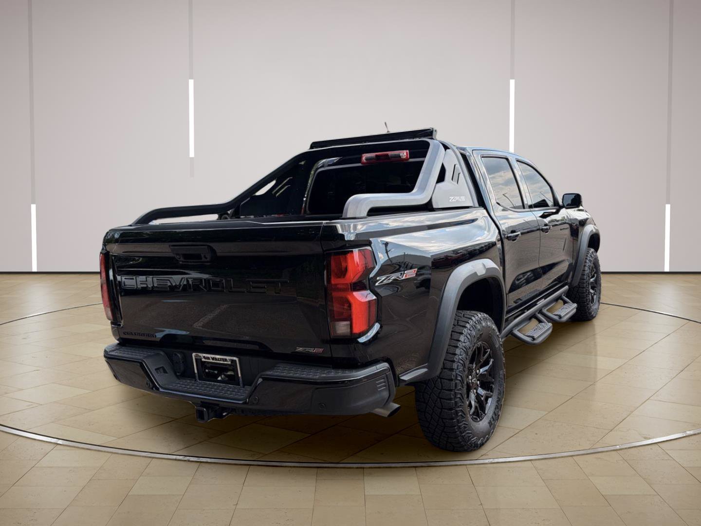 Used 2025 Chevrolet Colorado ZR2 w/ Midnight Edition AWD/4WD image 6