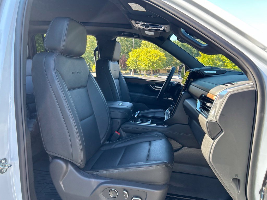 Used 2026 GMC Yukon XL Denali w/ Sun & Power Step Package AWD/4WD image 51
