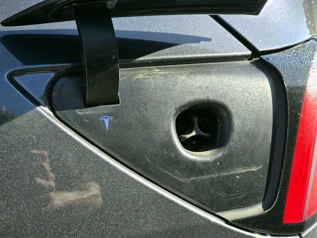 Used 2023 Tesla Model Y Long Range image 9