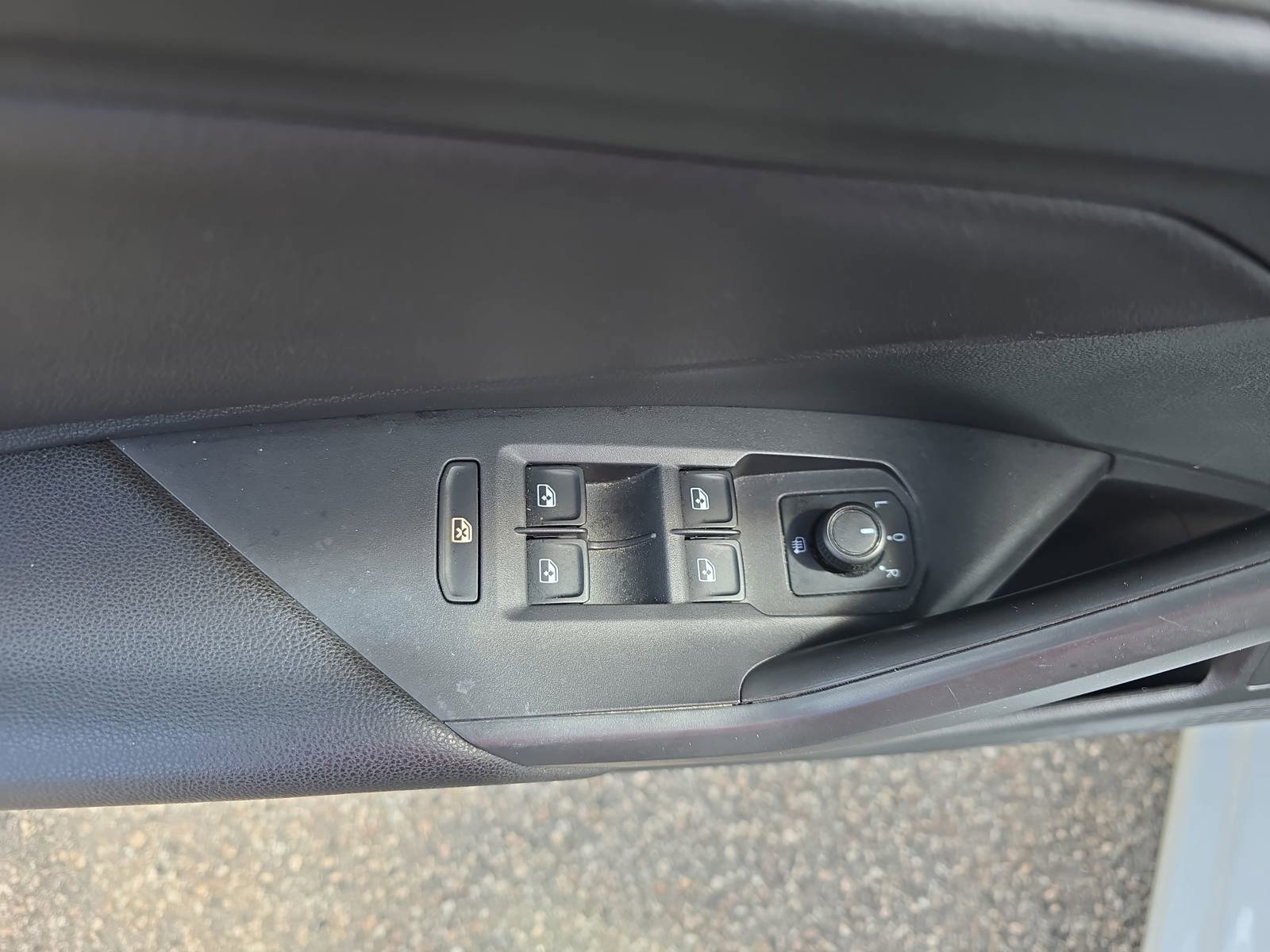 Used 2019 Volkswagen Jetta SEL Premium FWD image 29