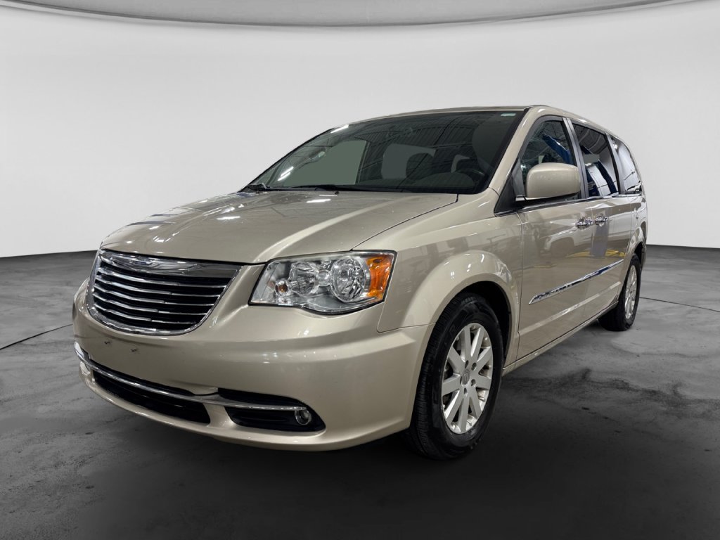 Used 2015 Chrysler Town & Country Touring w/ Driver Convenience Group FWD image 4