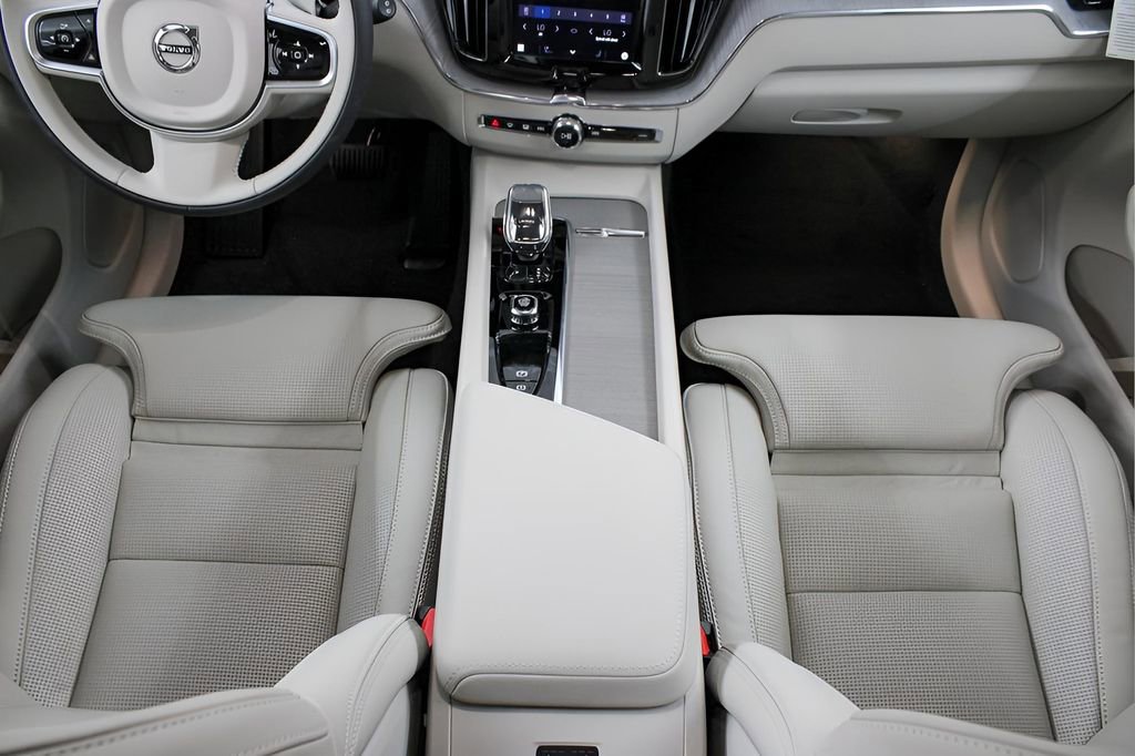New 2025 Volvo XC60 T8 Ultra w/ Protection Package Premier image 17