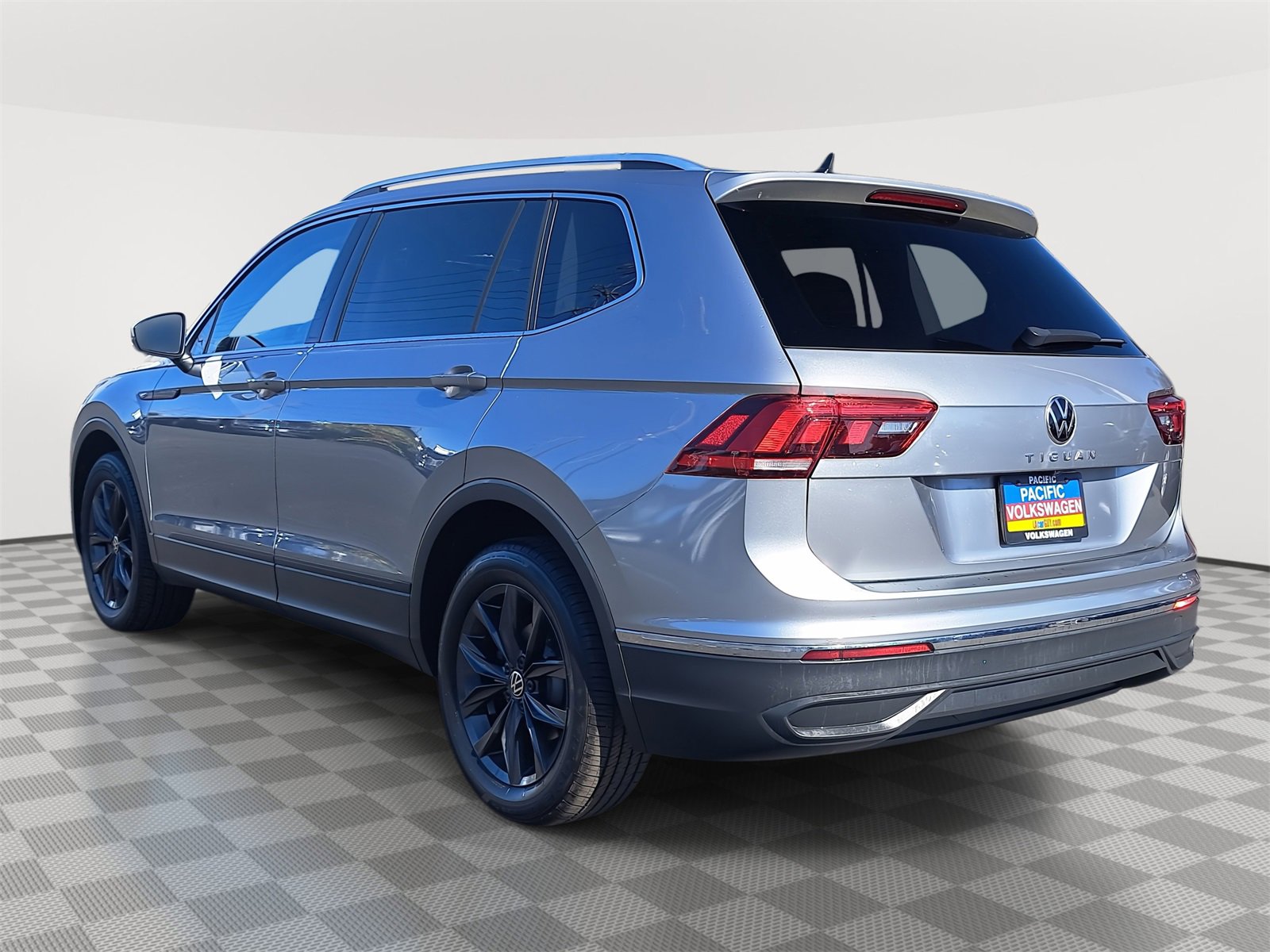 Used 2022 Volkswagen Tiguan SE image 7