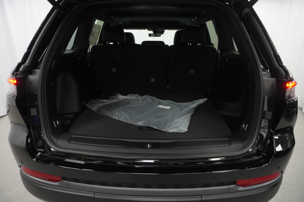 New 2026 Jeep Grand Cherokee Altitude AWD/4WD image 30