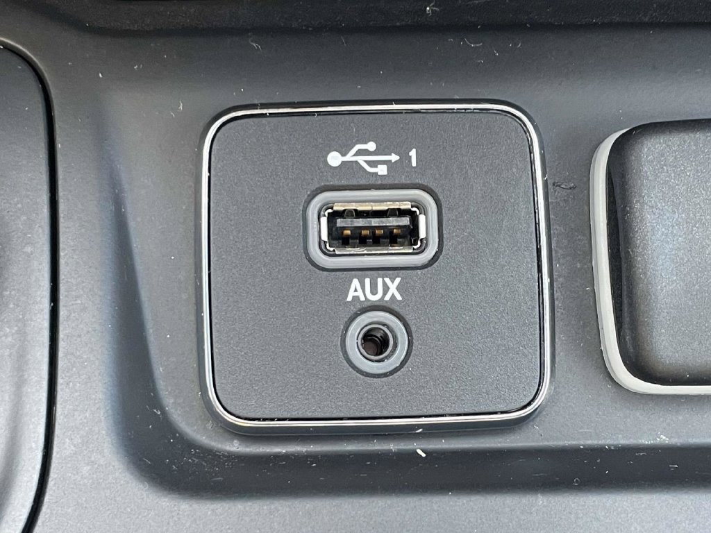Certified 2022 Jeep Cherokee Latitude Lux AWD/4WD image 38