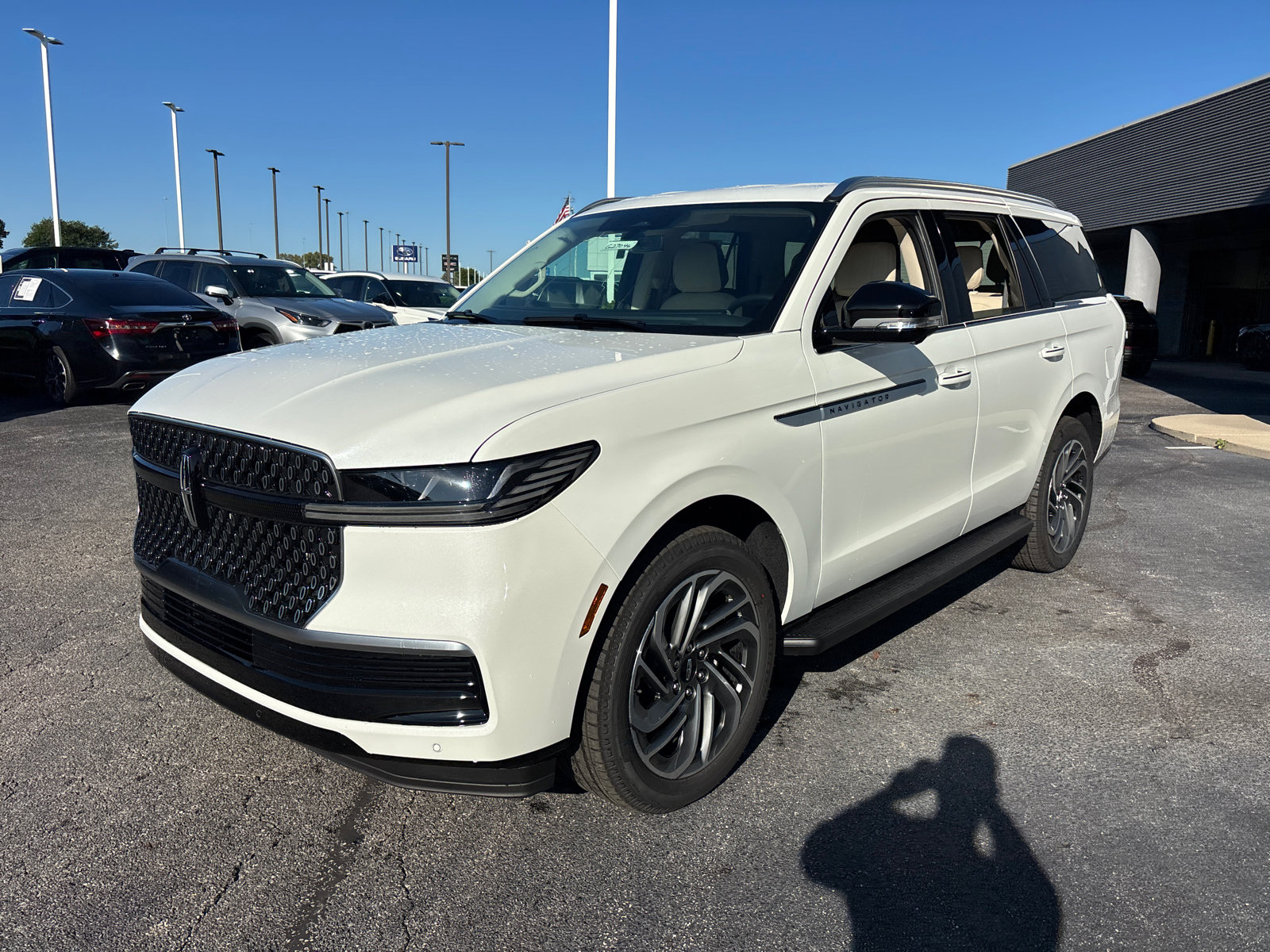 New 2027 Lincoln Navigator Premiere AWD/4WD image 3