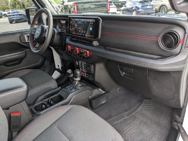 Used 2024 Jeep Wrangler Rubicon AWD/4WD image 15