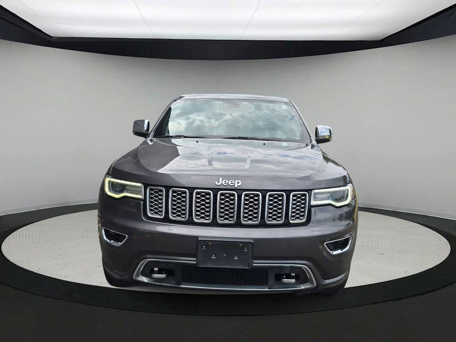 Used 2020 Jeep Grand Cherokee Overland AWD/4WD image 3