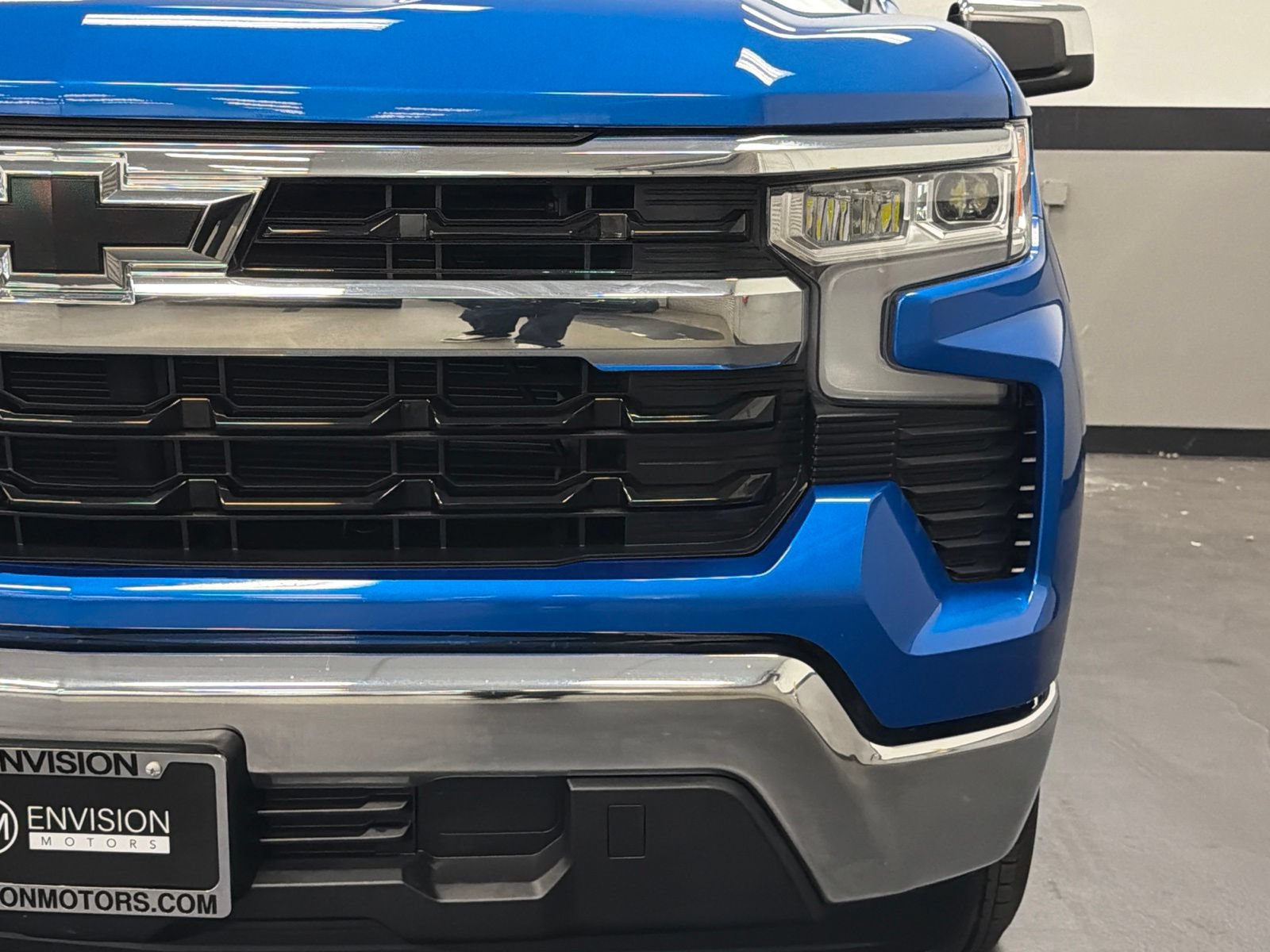 Used 2024 Chevrolet Silverado 1500 LT w/ LPO, Dark Essentials Package RWD image 7