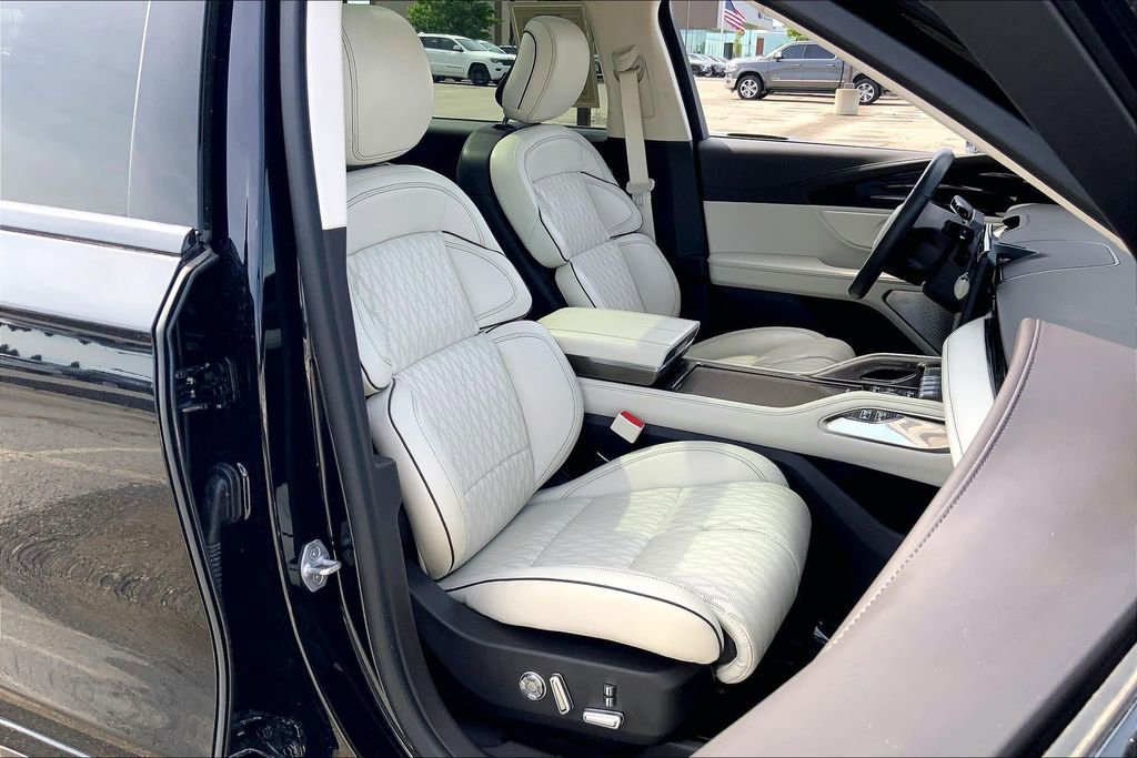 Used 2024 Lincoln Nautilus Black Label w/ Jet Appearance Package (87T) AWD/4WD image 7