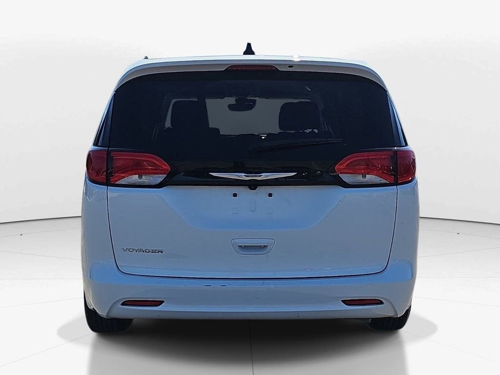 Used 2023 Chrysler Voyager LX image 6