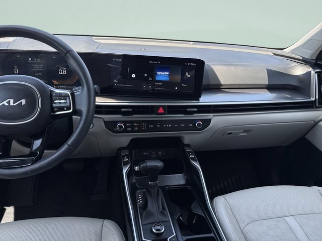 Used 2025 Kia Sorento EX w/ Panoramic Sunroof Package FWD image 23