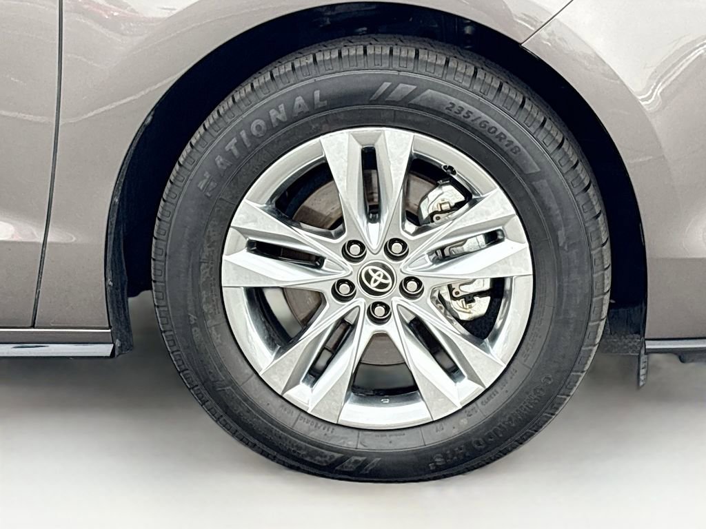 Certified 2024 Toyota Sienna Limited AWD/4WD image 31