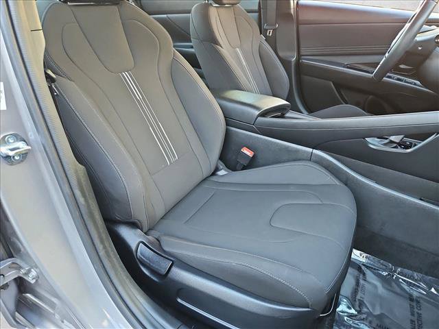 Used 2025 Hyundai Elantra SEL FWD image 21