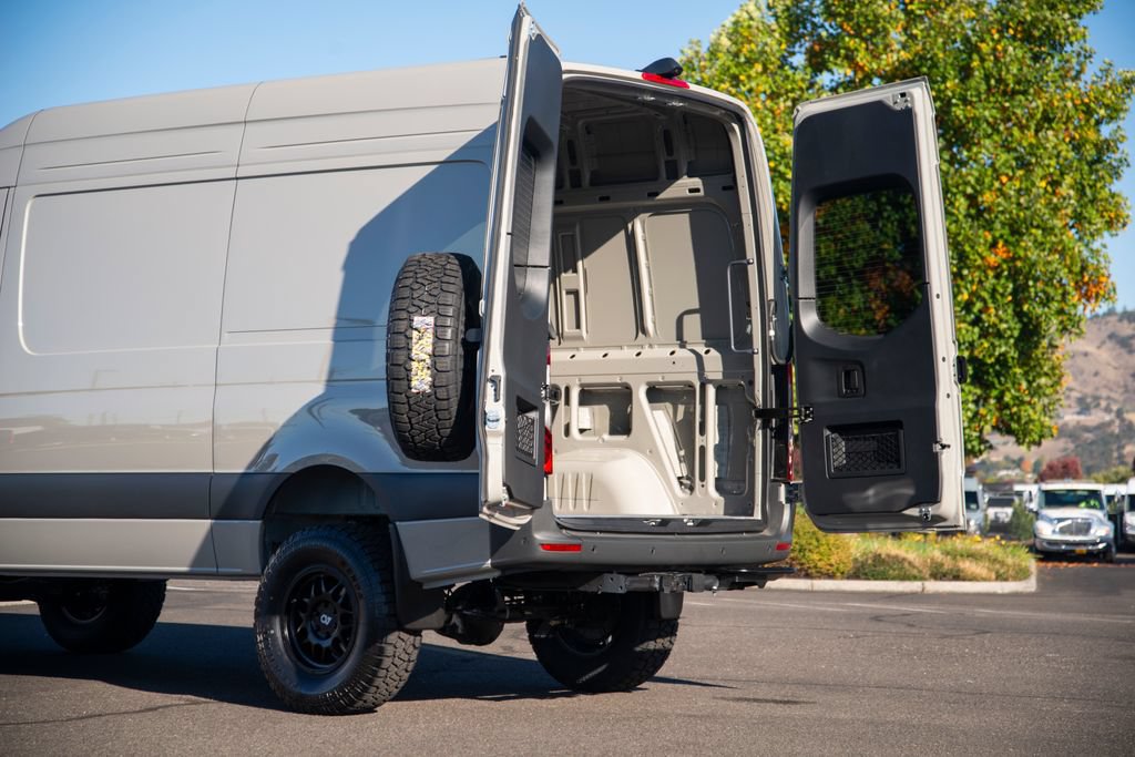 New 2025 Mercedes-Benz Sprinter 2500 image 9