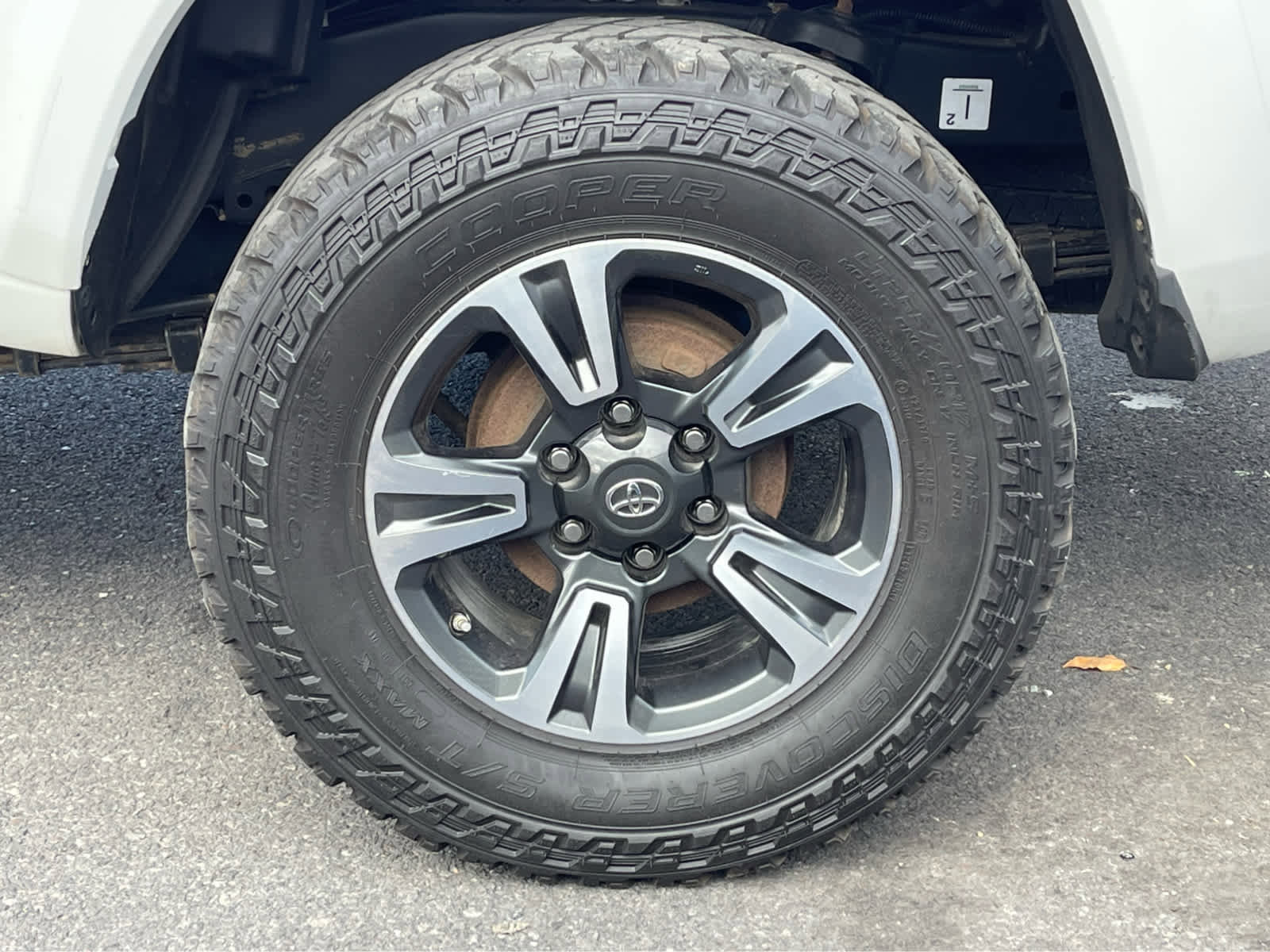 Used 2019 Toyota Tacoma TRD Sport image 11
