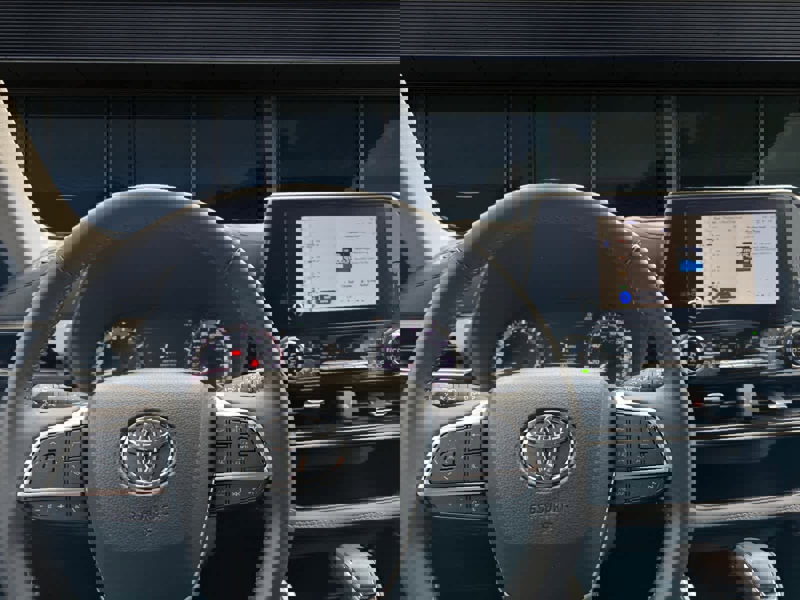 Used 2025 Toyota Highlander LE image 3