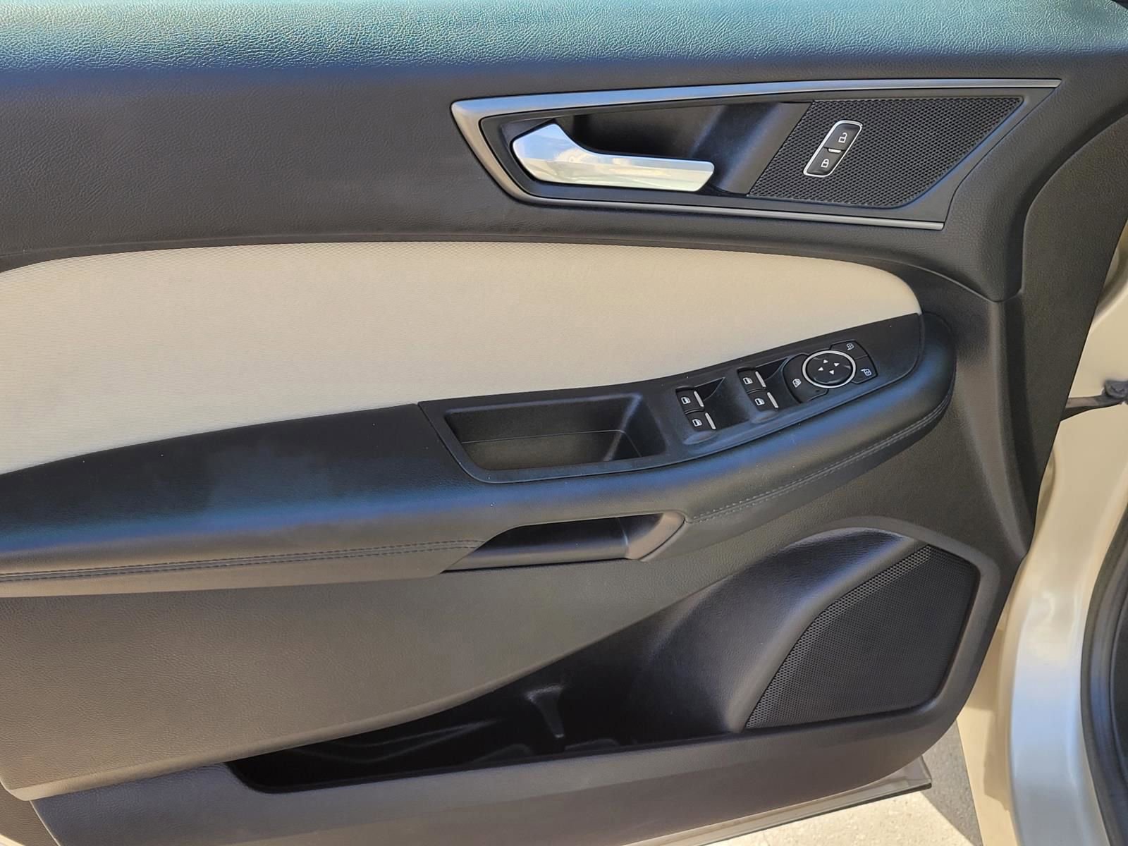 Used 2017 Ford Edge SE w/ Cargo Accessory Package FWD image 19