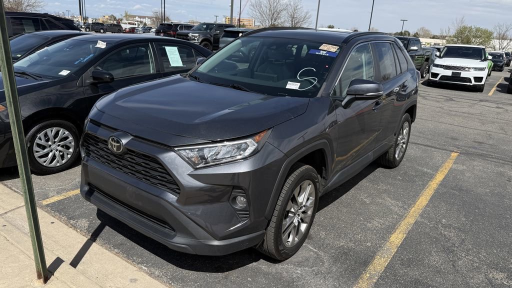 Used 2021 Toyota RAV4 XLE Premium image 1