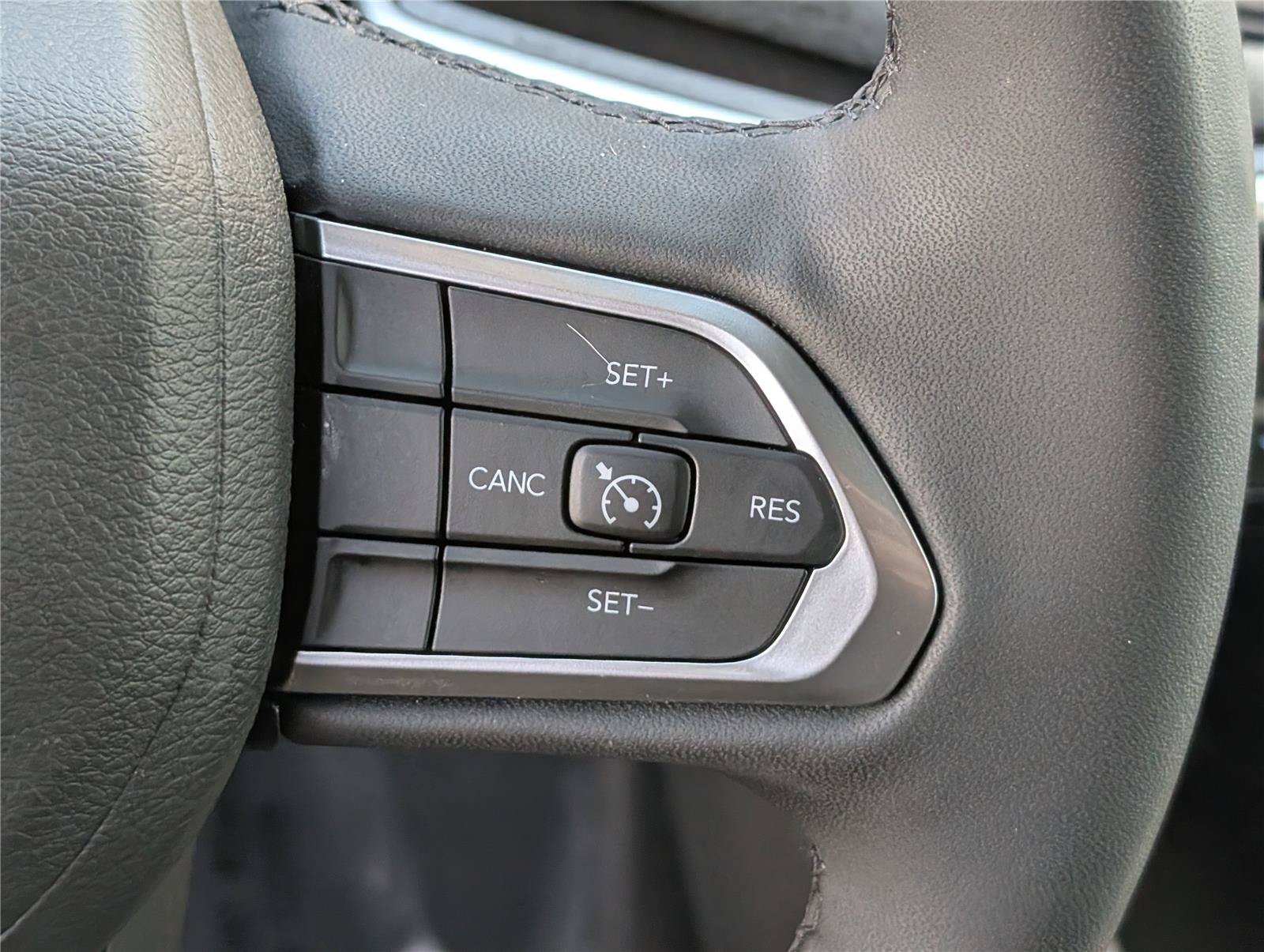 Used 2023 Jeep Compass Latitude AWD/4WD image 23