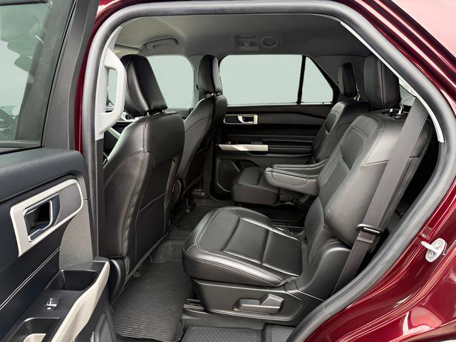 Used 2022 Ford Explorer XLT w/ Equipment Group 202A AWD/4WD image 5