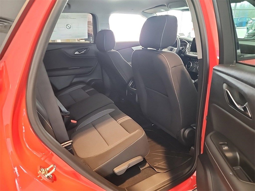 New 2025 Chevrolet Blazer LT w/ Midnight/Sport Edition image 25