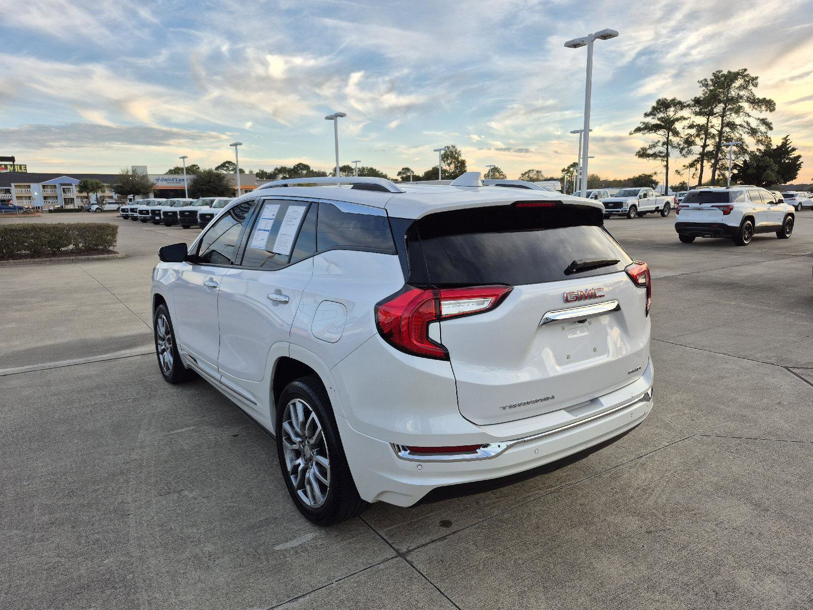 Used 2024 GMC Terrain Denali w/ Denali Premium Package image 5