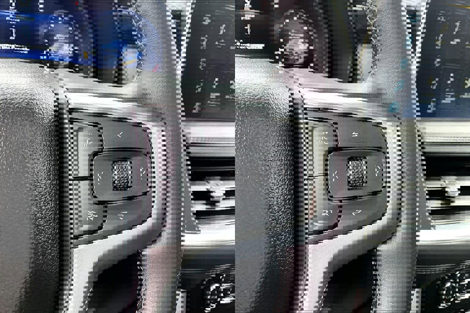 Used 2023 Chevrolet Suburban Z71 w/ Luxury Package image 24