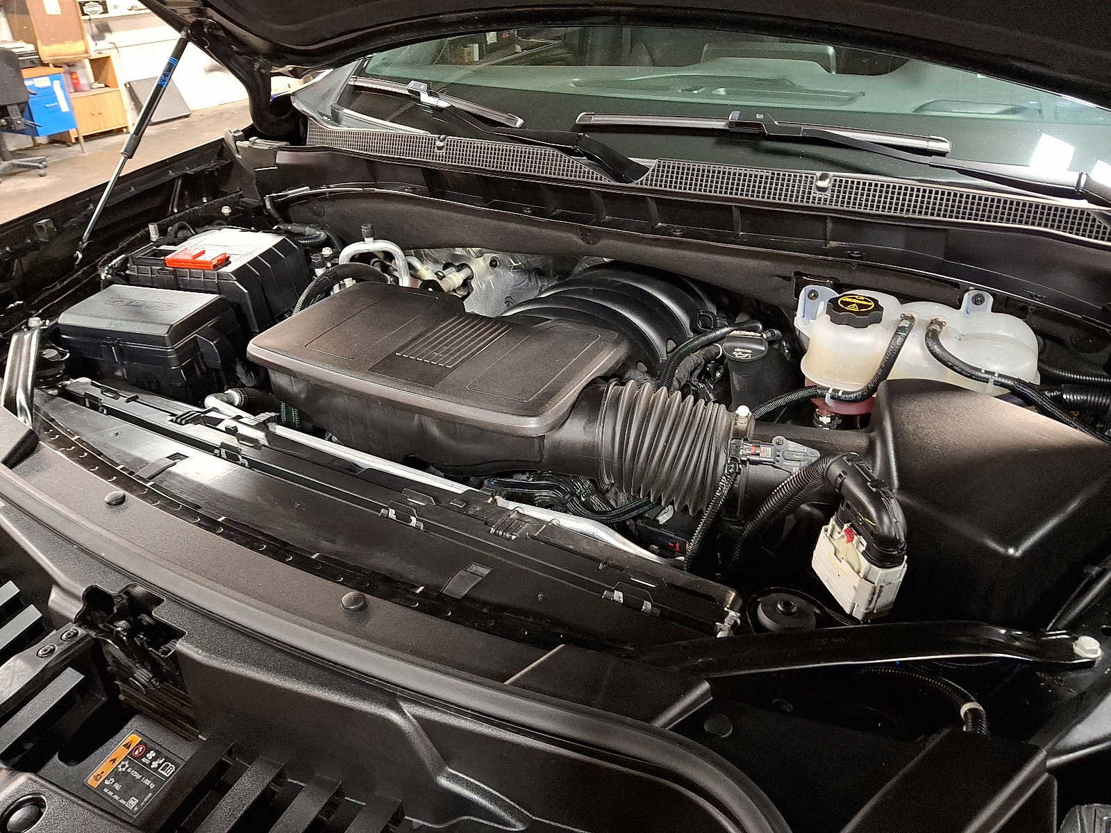 Used 2024 Chevrolet Tahoe Z71 w/ Luxury Package image 28