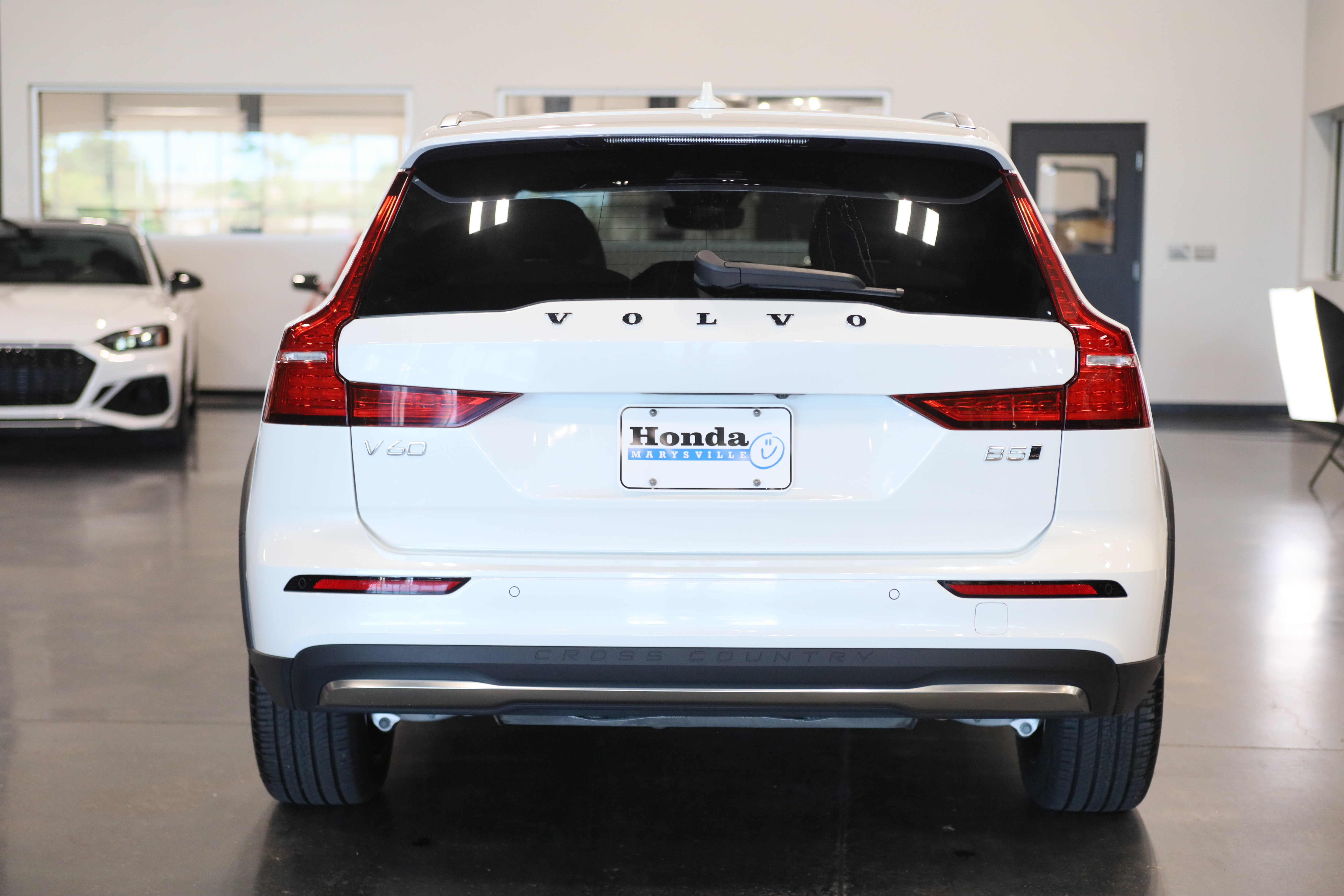 Used 2025 Volvo V60 B5 Cross Country Ultra w/ Climate Package AWD/4WD image 5