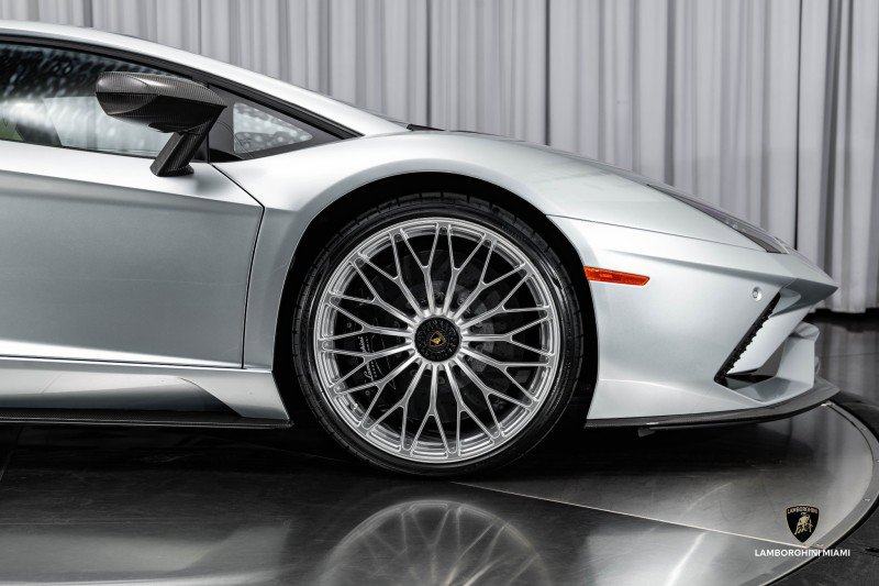 Used 2018 Lamborghini Aventador S image 45