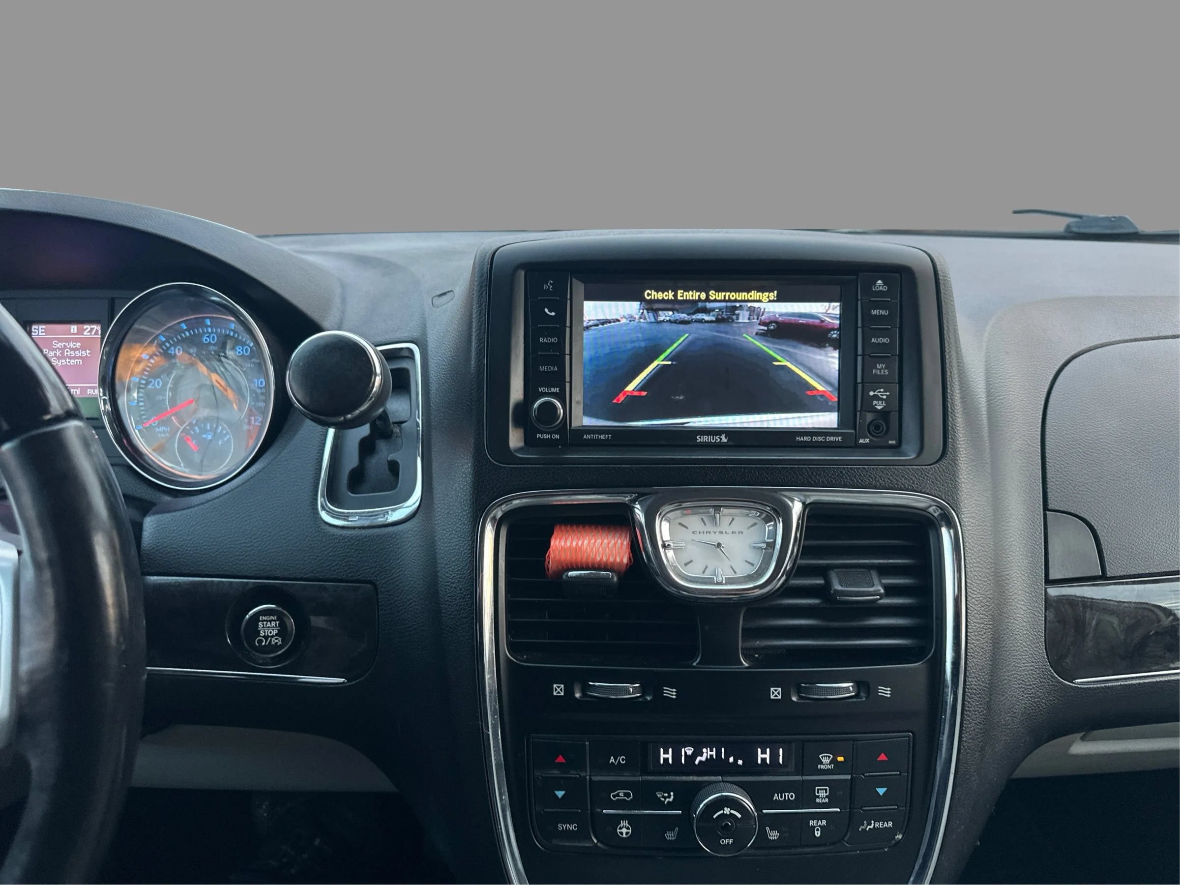 Used 2015 Chrysler Town & Country Limited Platinum FWD image 28