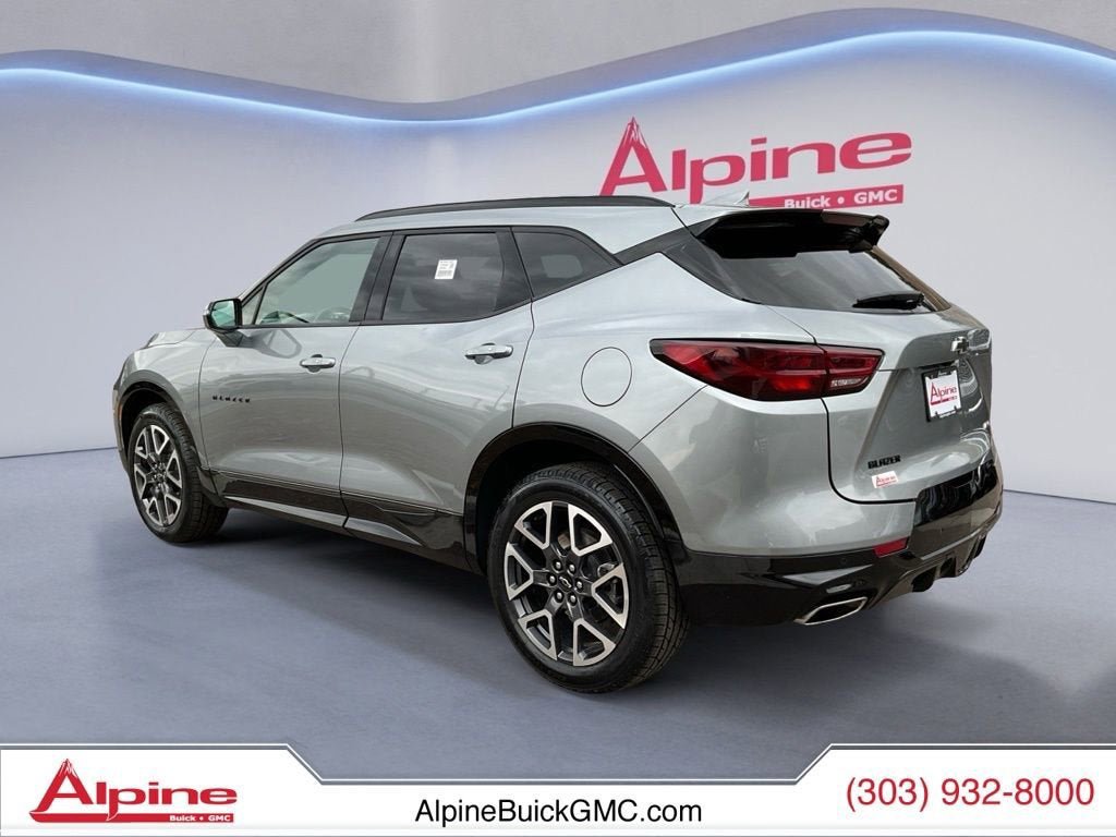 Used 2025 Chevrolet Blazer RS FWD image 3