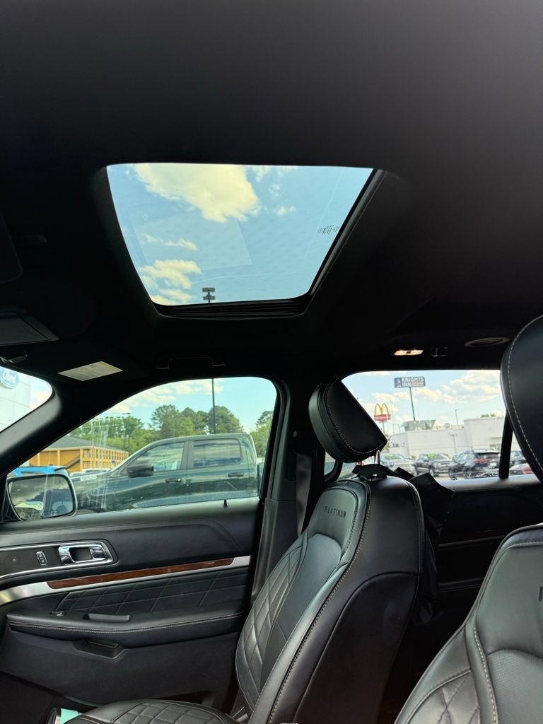 Used 2018 Ford Explorer Platinum AWD/4WD image 12