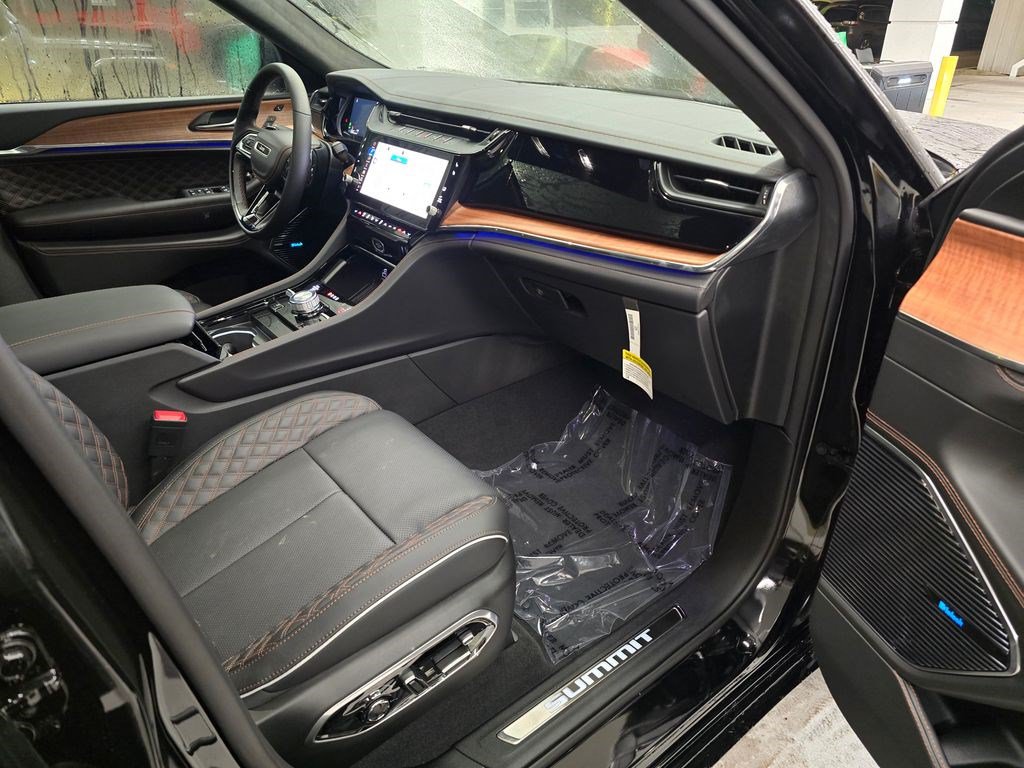 New 2026 Jeep Grand Cherokee Summit w/ Obsidian Package AWD/4WD image 33