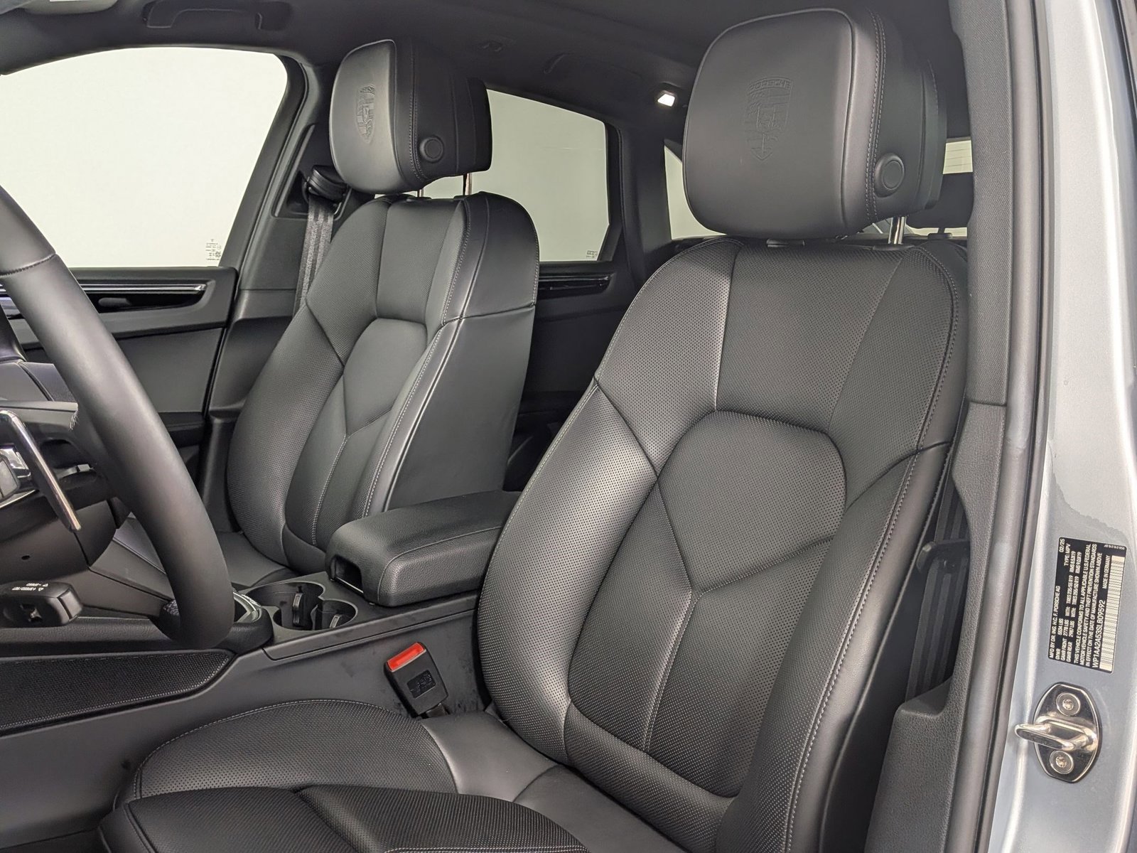 Certified 2025 Porsche Macan Turbo AWD/4WD image 5