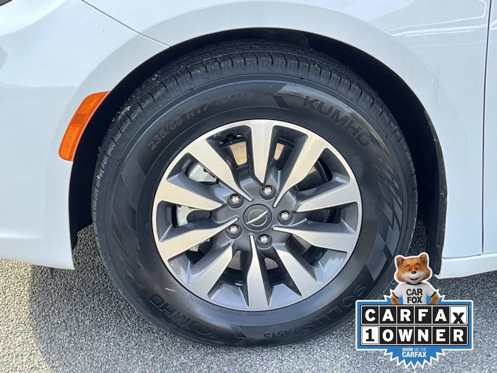Used 2024 Chrysler Pacifica Select image 11