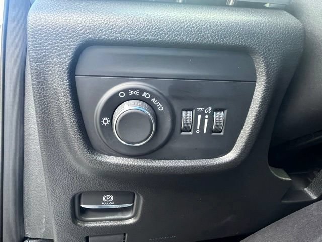 Used 2023 Jeep Grand Cherokee Altitude AWD/4WD image 18