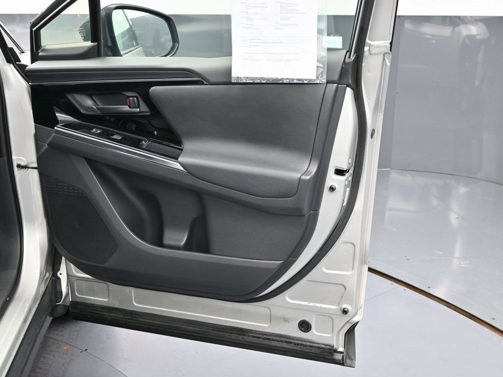 Used 2023 Toyota bZ4X Limited image 34