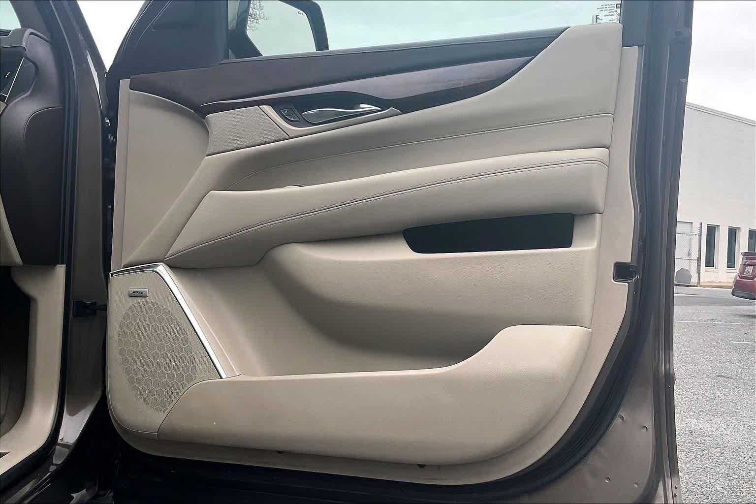 Used 2015 Cadillac Escalade ESV Luxury AWD/4WD image 25