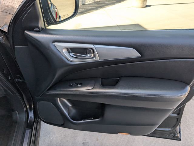 Used 2018 Nissan Pathfinder SL image 32