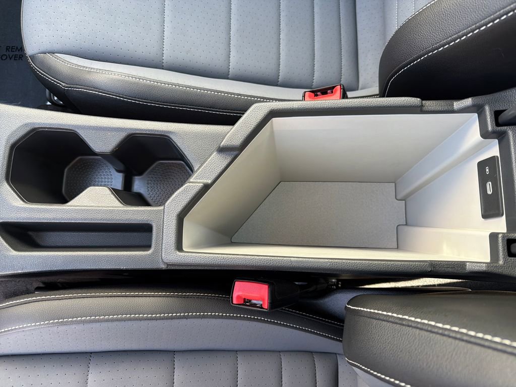 Used 2025 Volkswagen Jetta SE w/ Sunroof Package FWD image 23