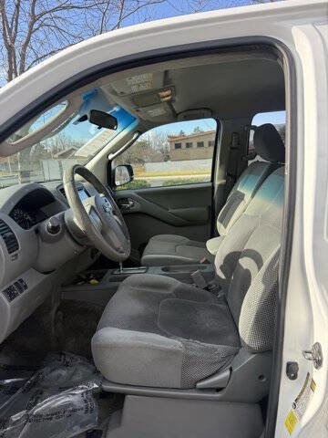 Used 2010 Nissan Frontier SE image 16